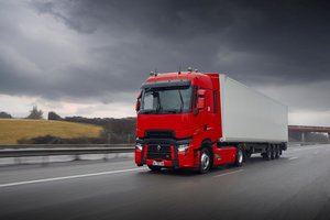 „Renault Trucks“ pristatė saugumo ir skaitmenizacijos atnaujinimus sunkvežimiuose