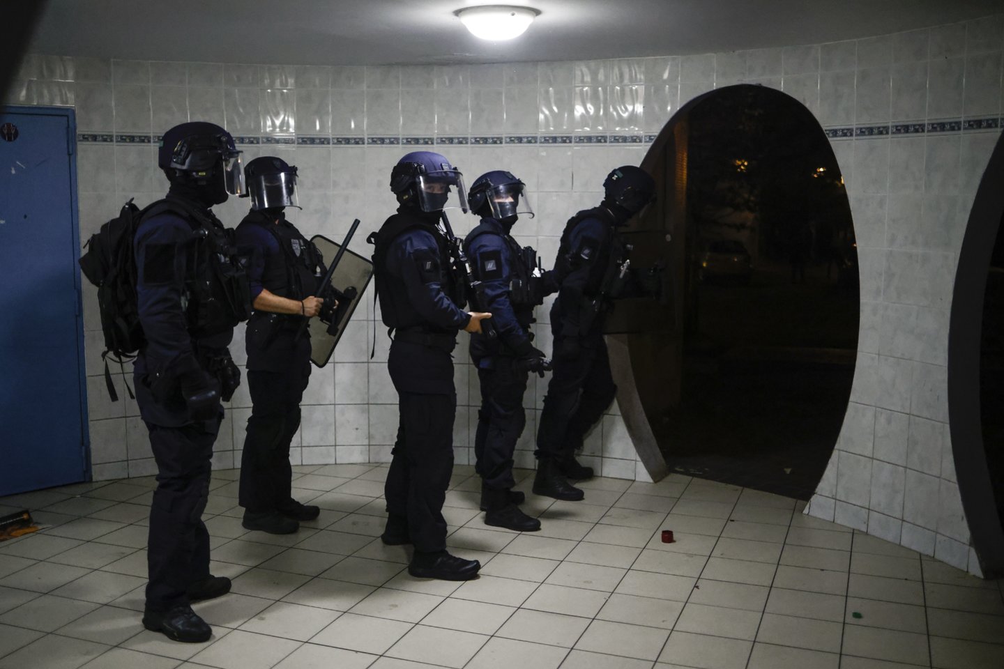 Prancūzija vėl mobilizuoja 45 000 policininkų kovai su riaušininkais.<br>EPA-ELTA nuotr.