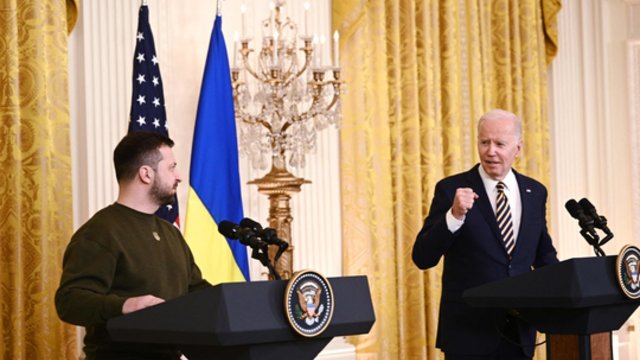 V. Zelenskio raginimas J. Bidenui: Ukrainos narystė NATO priklauso nuo jo