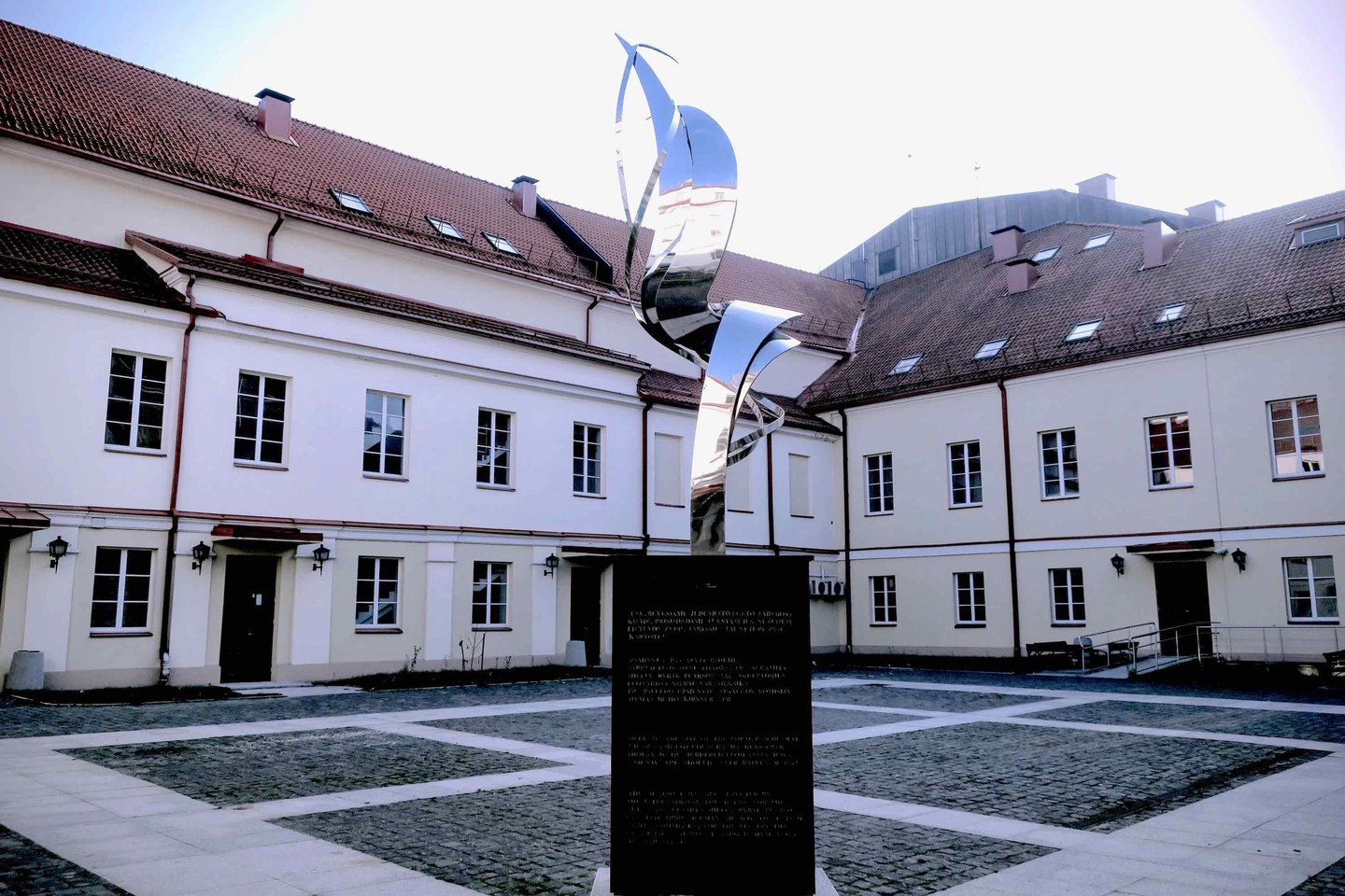 Buvusio Vilniaus geto Žydų tarybos pastato kiemelis. <br>Kamtoreikia.eu nuotr.