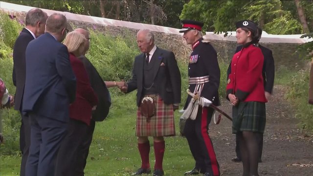Škotijai minint „Karališkąją savaitę“, šalyje lankosi Karolis III: pamatykite, kuo pastarasis pasidabino