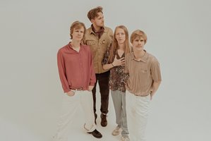 Pasakiška „Garbanotas“ dainos „Kūnas dangaus“ versija, kurioje rezonuoja net 120 stygų