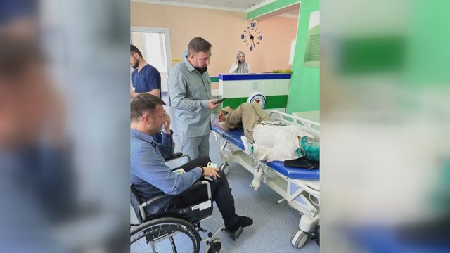 Čečėnijoje užpuolikai žiauriai sumušė Rusijos žurnalistę: nuskuto galvą, apliejo briliantine žaluma
