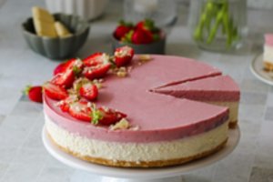 Nekeptas tortas su maskarpone ir baltuoju šokoladu: vasara be jo neįsivaizduojama