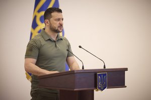 V. Zelenskis: Ukraina norėjo pradėti kontrpuolimą kur kas anksčiau, kad užbėgtų už akių Rusijos gynybai
