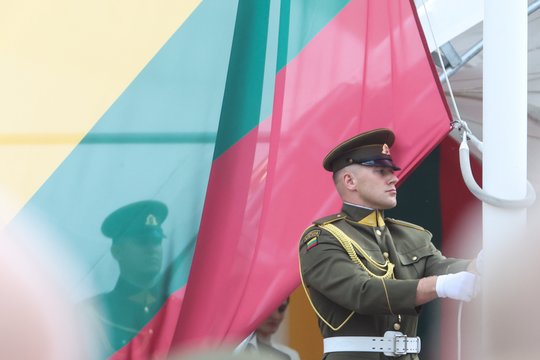  Valstybės vėliavų pakėlimo ceremonija. <br> R.Danisevičiaus nuotr.
