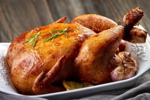 Ant skardinės keptas viščiukas: senas geras receptas, kurį verta prisiminti