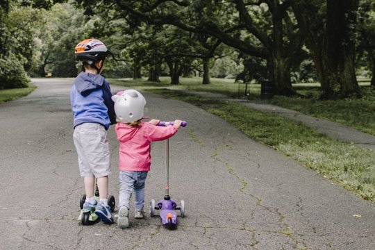 Tai privalo žinoti visi tėvai: vaikų teisių gynėjas priminė, kaip užtikrinti saugų atžalų dalyvavimą eisme