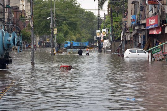 Pakistane per musono sukeltus potvynius žuvo mažiausiai 50 žmonių