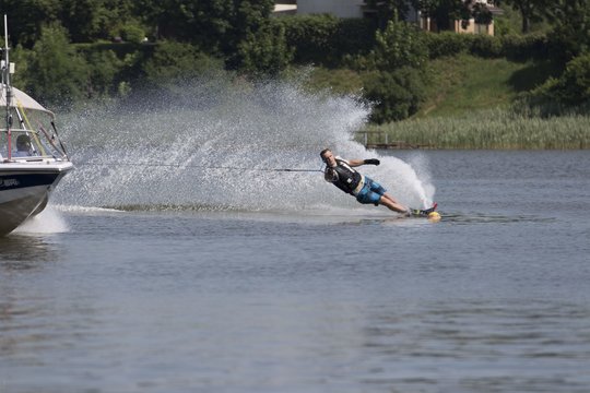 Laukia įspūdingas reginys – sugrįžta tarptautinės vandens slidinėjimo varžybos „Vilnius Open“