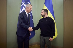 J. Stoltenbergas patvirtino – V. Zelenskis dalyvaus NATO viršūnių susitikime Vilniuje