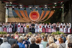 Šiaurės Lietuvoje Mindaugo karūnavimo dieną užsienio kolektyvai dalijosi muzika bei šokio ritmu 