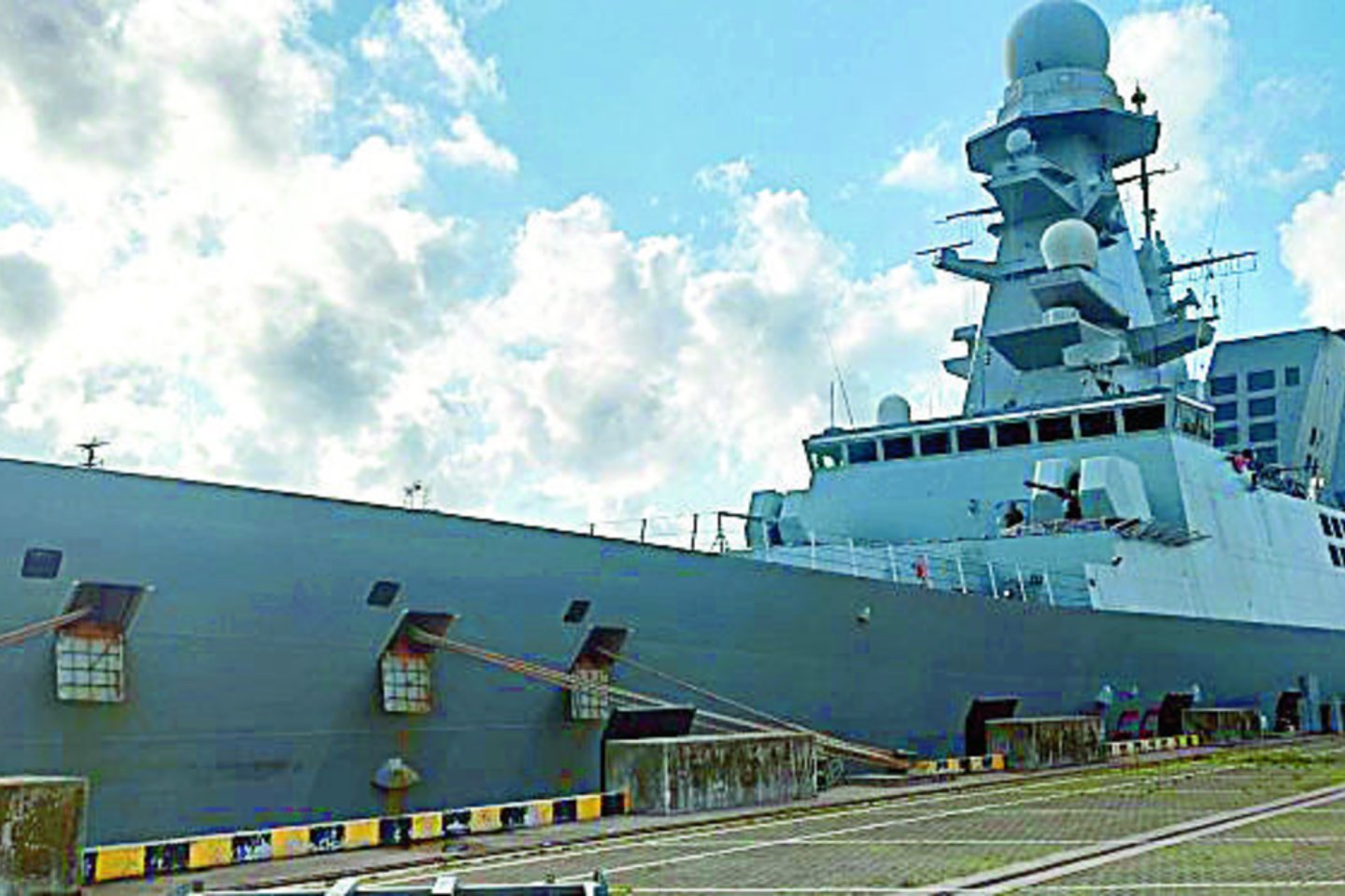  Liepos 2–6 d. Klaipėdos jūrų uoste lankėsi Italijos karinių jūrų pajėgų kovinis laivas „Caio Duilio“.