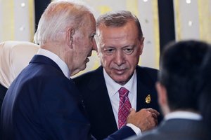 J. Bidenas turi planą dėl Švedijos: naikintuvai Turkijai mainais už pritarimą narystei NATO