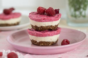 Sūrio pyragaičiai su avietėmis tiks ir švenčių stalui, ir kasdienai