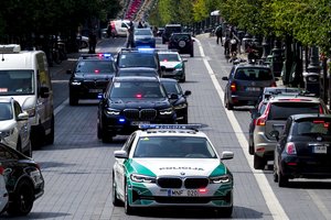 Kelyje pasirodžius NATO vadovų kortežams vairuotojus ragina nepasimesti: svarbūs keli aspektai