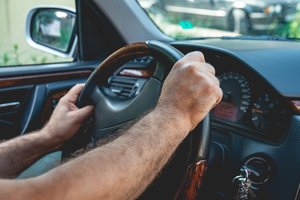 Pavojinga liga išsiduoda vairuojant – suserga vis daugiau žmonių