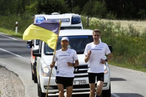 Ukrainos fronto vėliava artėja Vilniaus link, bėgikas A. Sorokinas jau pasiekė Rūdiškes