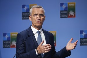 J. Stoltenbergas: sprendimas dėl Švedijos narystės NATO vis dar įmanomas