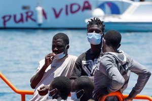 Ispanijos pakrančių apsauga iš laivo netoli Kanarų salų išgelbėjo 86 migrantus