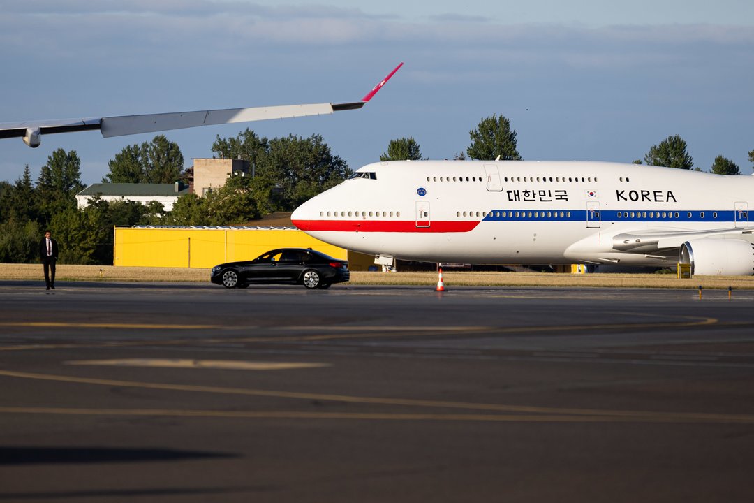 Vilniaus oro uoste nusileido Pietų Korėjos prezidento lėktuvas.<br>ELTA/Ž.Gedvilos nuotr.