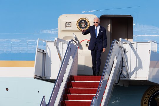 JAV prezidentas Joe Bidenas pirmadienį atvyko į Lietuvą.<br>T.Bauro nuotr.
