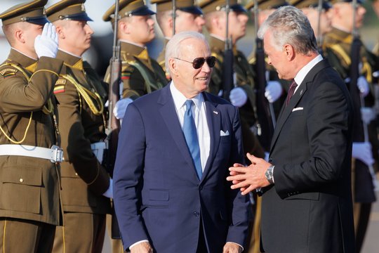 JAV prezidentas Joe Bidenas pirmadienį atvyko į Lietuvą.<br>T.Bauro nuotr.