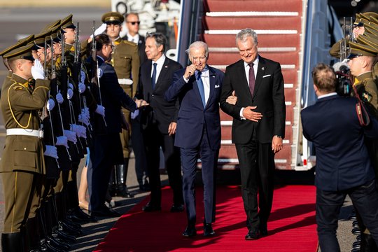 JAV prezidentas Joe Bidenas pirmadienį atvyko į Lietuvą.<br>ELTA/Ž.Gedvilos nuotr.