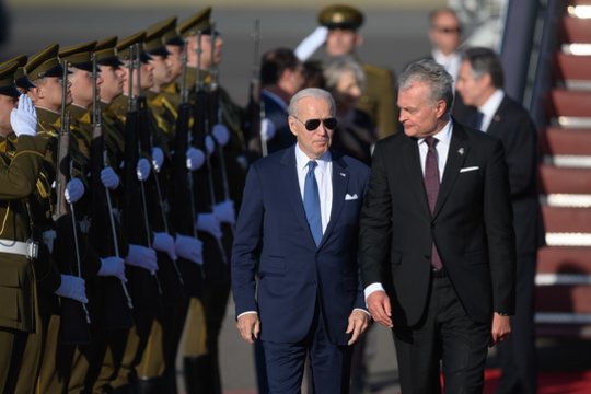 JAV prezidentas Joe Bidenas pirmadienį atvyko į Lietuvą.<br>V.Skaraičio nuotr.