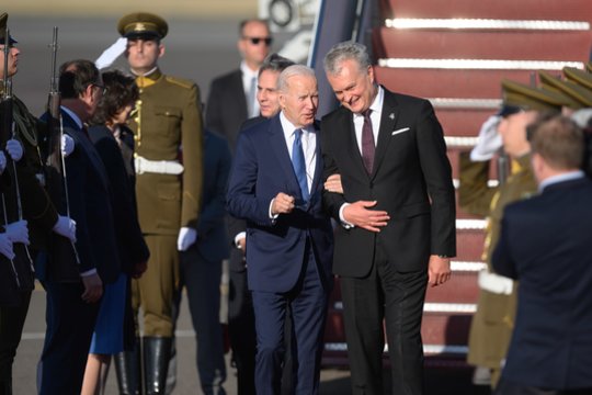 JAV prezidentas Joe Bidenas pirmadienį atvyko į Lietuvą.<br>V.Skaraičio nuotr.
