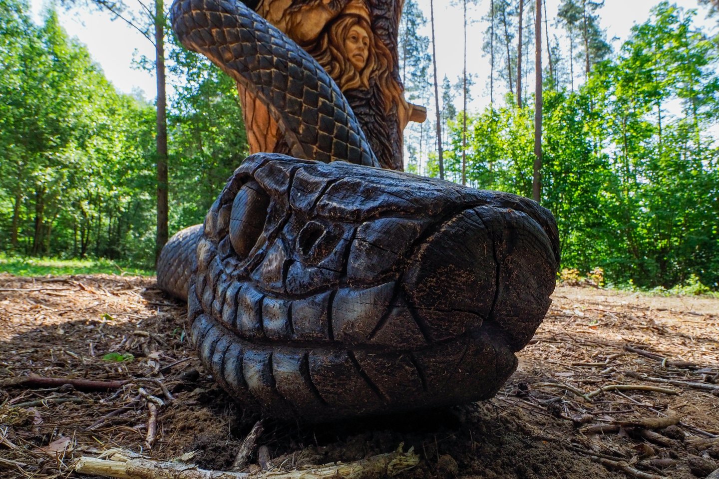   Skulptūrų parke lankytojus žavi V.Kunigelio sukurtos egzotiškos būtybės.<br> V.Ščiavinsko nuotr.