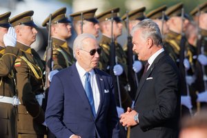 G. Nausėda skyrė valstybinius apdovanojimus J. Bidenui, aukšto rango JAV pareigūnams