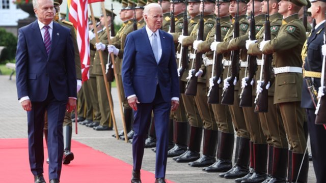 Užfiksuotas istorinis G. Nausėdos ir J. Bideno susitikimas Prezidentūroje  
