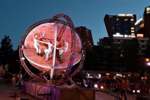 „Šermukšnio“ šėlsmas pajūryje – artistai kraustė žiūrovų kišenes, stabdė migrantus, gimdė žuvis