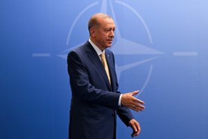 Susitarimas dėl Švedijos narystės NATO: pabrėžia – tai rodo ir R. T. Erdogano posūkį į Vakarus