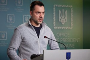 O. Arestovičius aštriai reagavo į NATO lyderių sprendimus: amerikiečiai neketina visiškai nugalėti Rusijos