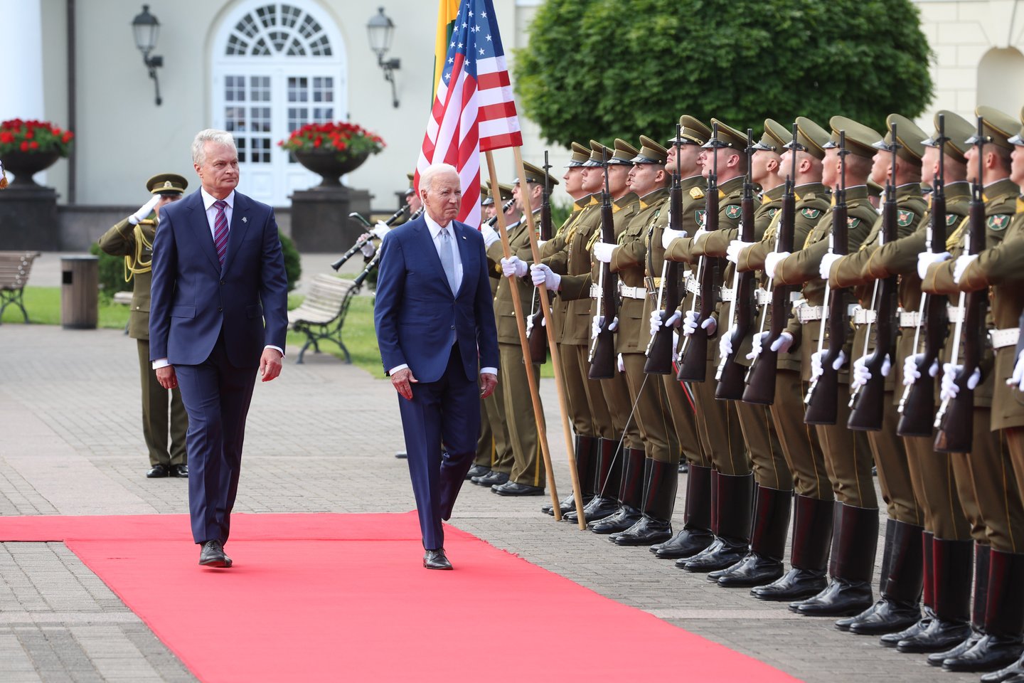 J.Bideno atvykimas į Prezidentūrą.<br>R.Danisevičiaus nuotr.