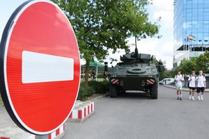 Vairuotojai pasakoja, ką išgyvena šiomis dienomis: sulaukia delegacijų narių ir žurnalistų skambučių