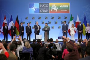 G7 šalys pasirašė deklaraciją dėl karinės paramos Ukrainai