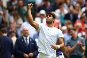 Įspūdingo grožio Vimbldono dramose – C. Alcarazo ir D. Medvedevo pergalės