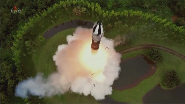 Šiaurės Korėja teigia atlikusi naują tarpžemyninės balistinės raketos bandymą