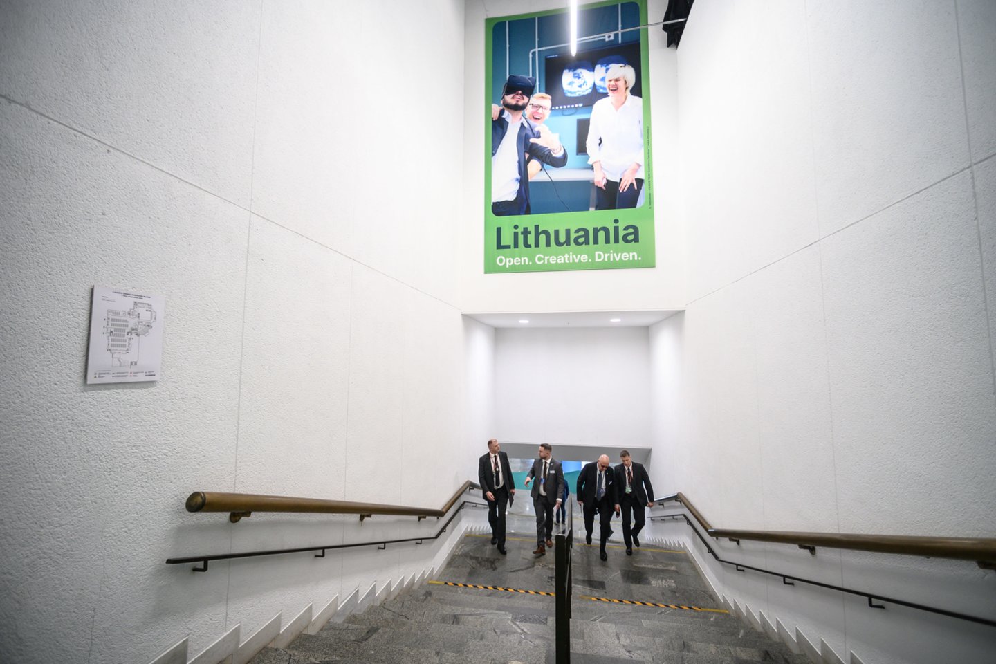 Naujienų portalas lrytas.lt paklausė „Litexpo“ dirbusių užsienio šalių žurnalistų ir delegacijų atstovų, kokių įspūdžių ir patirčių apie Lietuvą ir darbą Vilniuje jie parsiveš namo.<br>V.Skaraičio nuotr.