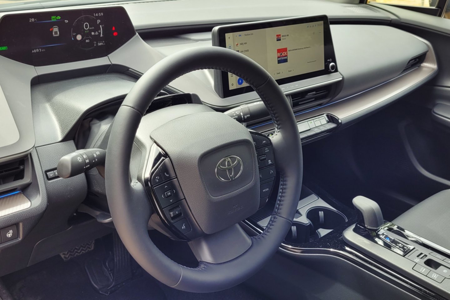 Naujas „Toyota Prius Plug-in Hybrid“.<br>J.Paplaičio nuotr.