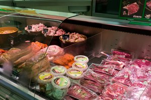 Moteris pabandė valgyti vien tik mėsą: dabar siūlo taip daryti ir kitiems 