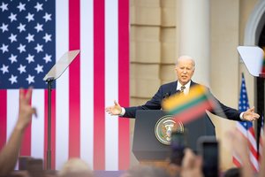 Išnarstė J. Bideno kalbą ir užkoduotas žinutes: palygino su G. Busho žodžiais