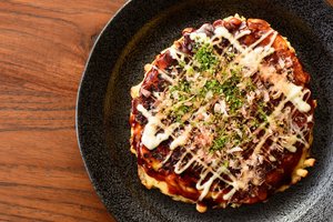 Japoniški kopūstų blynai: receptas, kuris patiks ir gurmanams, ir sveikuoliams