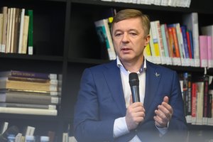 R. Karbauskis: Vyriausybė „nepajudino nė piršto“, kad būtų sumažinta seksualinės prievartos grėsmė prieš vaikus