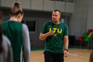 Auksinės merginų rinktinės strategas optimistiškai žvelgia į pasaulio čempionato kovas: „Mes žinome, ką galime“