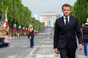Bastilijos paėmimo dienos parade Prancūzijoje – šiurkštus E. Macrono sutikimas: nušvilptas tūkstantinės minios