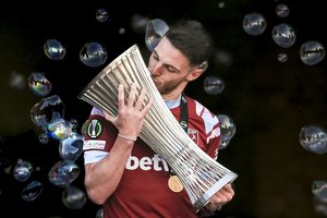 Iš vieno Londono klubo į kitą: D. Rice'as prisijungė prie „Arsenal“